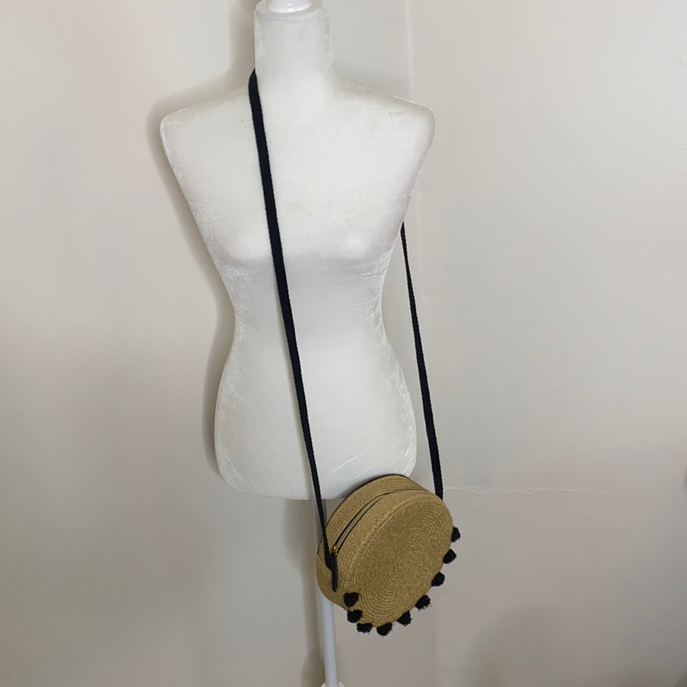 Stella&Dot crossbody Straw Pom Pom bag - Picture 2 of 8